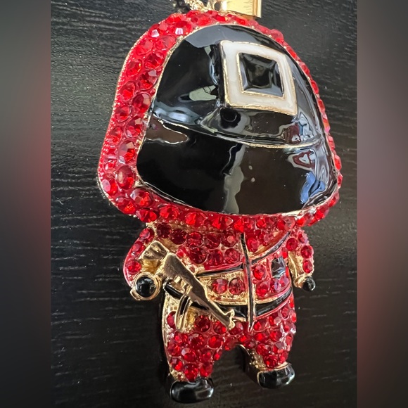 🎬 NWT! Squid Game Movie Crystal Necklace - Picture 4 of 8